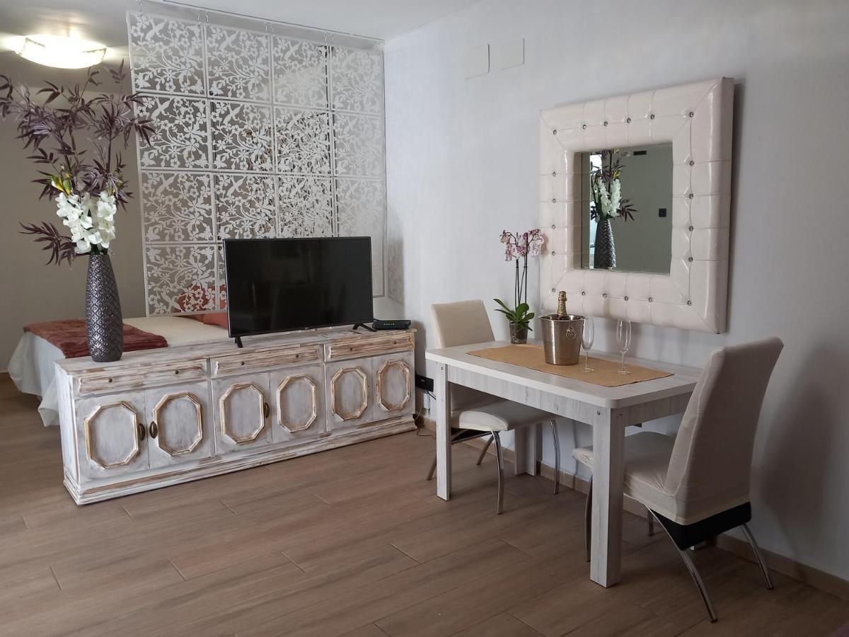 Apartamentos De La Haya & Suite Con Jacuzzi, Junto Al Teatro Romano Mérida Eksteriør billede