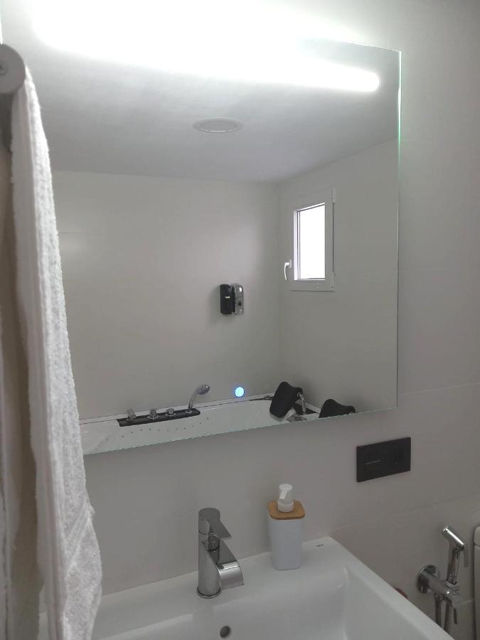 Apartamentos De La Haya & Suite Con Jacuzzi, Junto Al Teatro Romano Mérida Eksteriør billede
